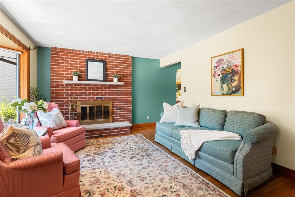 26 Lawrence Ln
