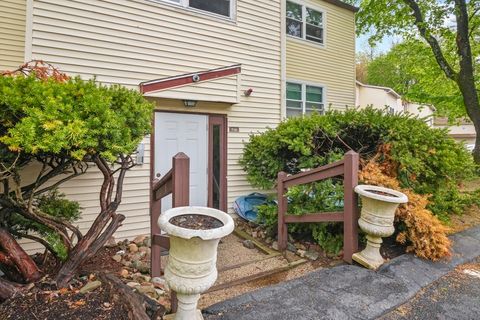 9 Adams Ct 9 Amesbury MA 01913