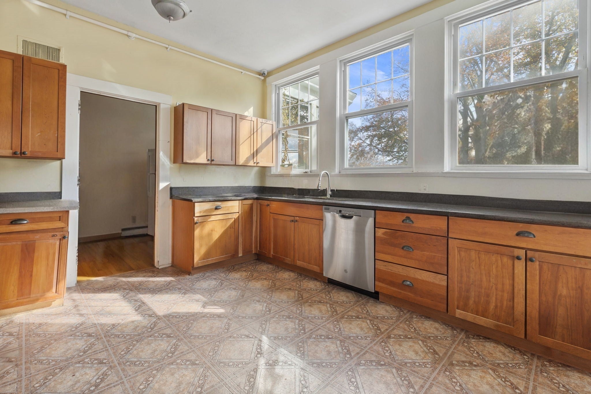 5 Claremont St, Worcester, MA Photo #9