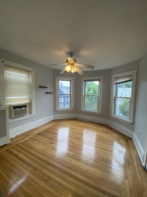 Click for 254 Western Ave #3, Cambridge, MA slideshow