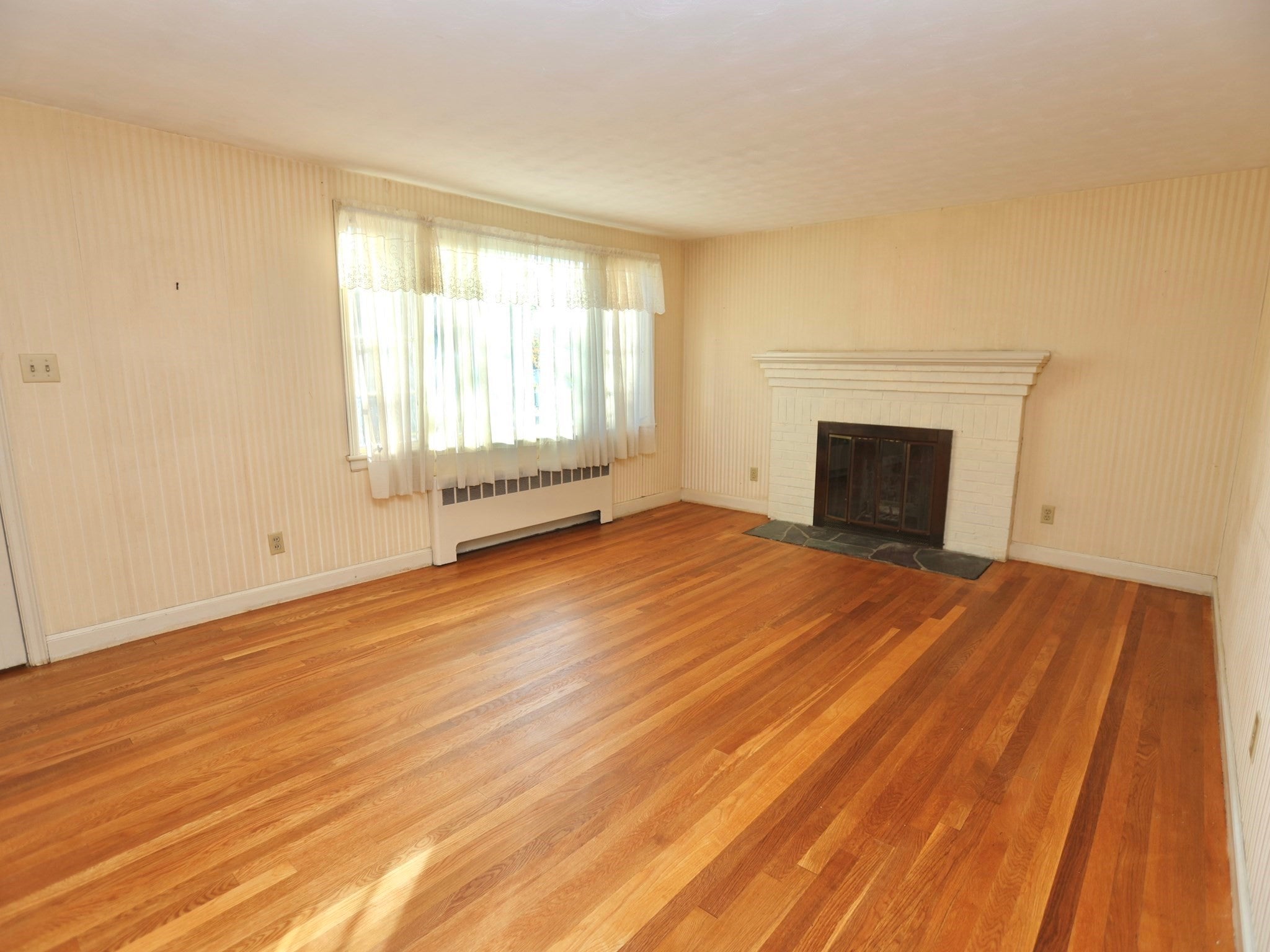 6 Rochelle St, Worcester, MA, 6 Rochelle St, Worcester, MA Photo #3