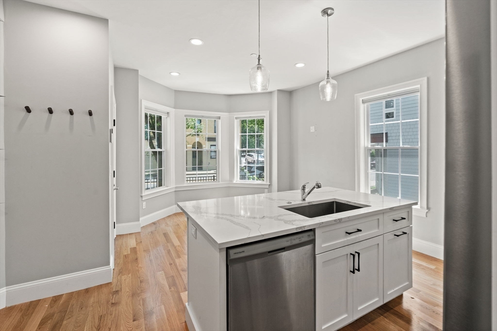 3305-3309 Washington St 102