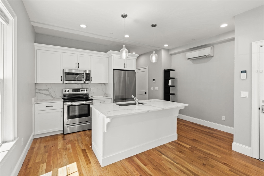 3305-3309 Washington St 102