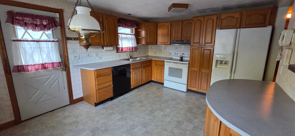 40 Border Rd, Holbrook, MA, 40 Border Rd, Holbrook, MA Photo #4
