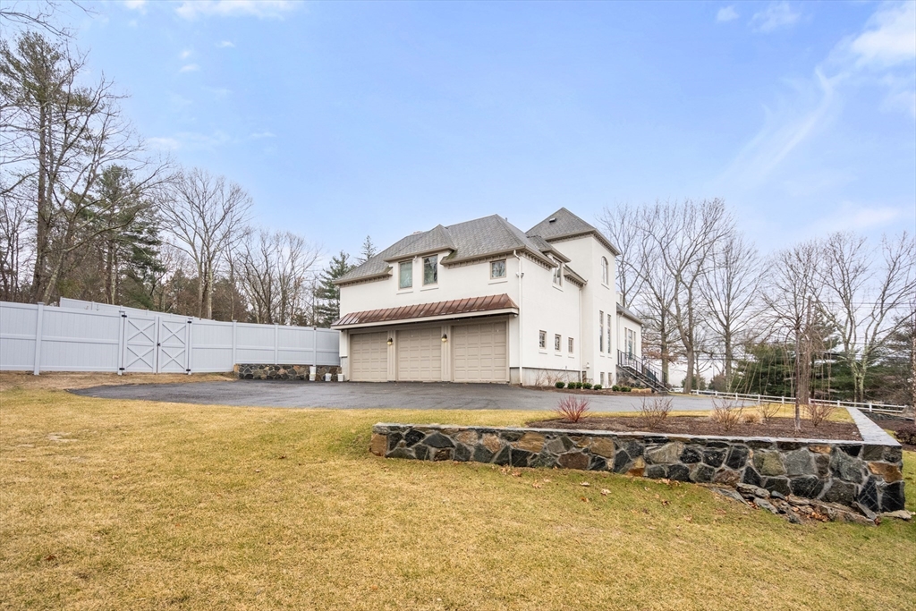 7 Schoolmaster Ln