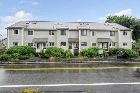 22 River St. 13 Hudson MA 01749