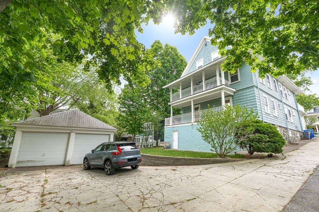186 Pleasant Street 1