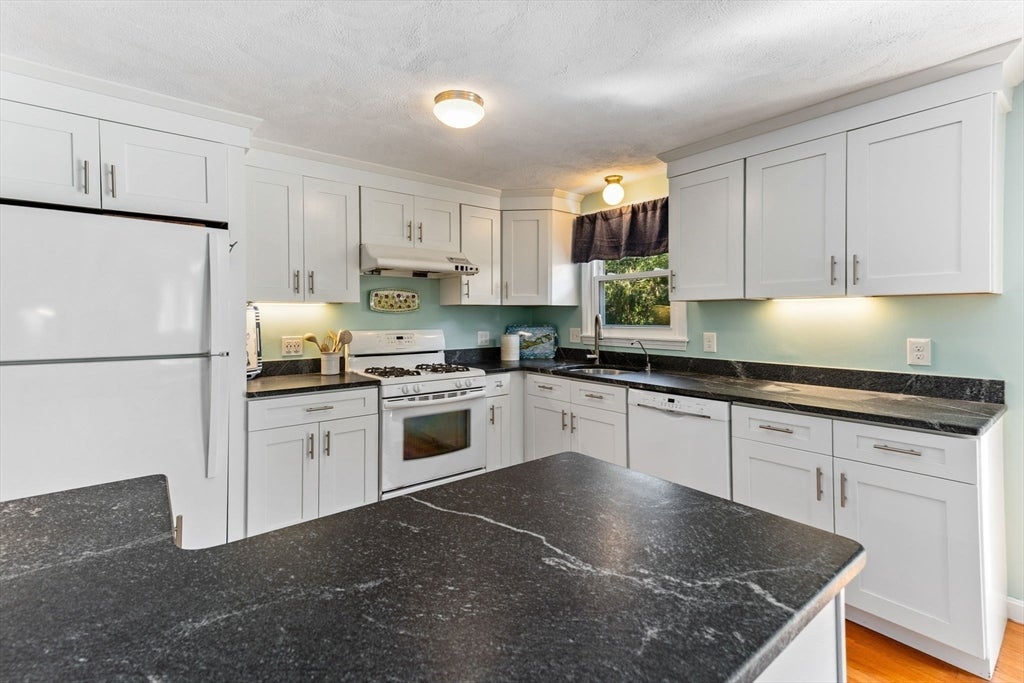 8 Green St, Billerica, MA, 8 Green St, Billerica, MA Photo #7