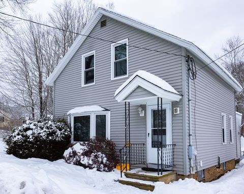 24 Railroad Ave Dudley MA 01507