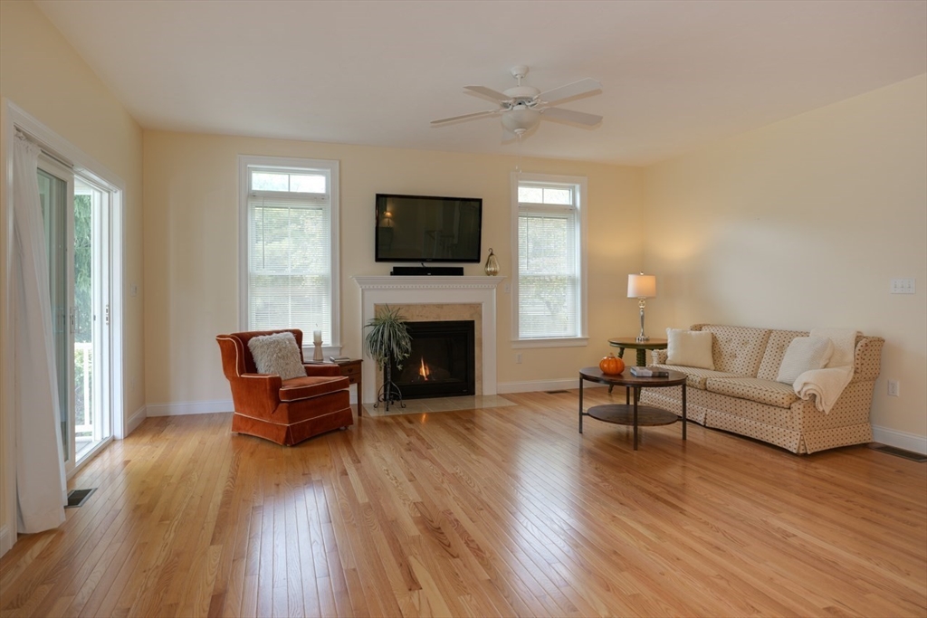 Norfolk, Massachusetts 02056, United States, 2 Bedrooms Bedrooms, ,2 BathroomsBathrooms,Residential,Active,225218