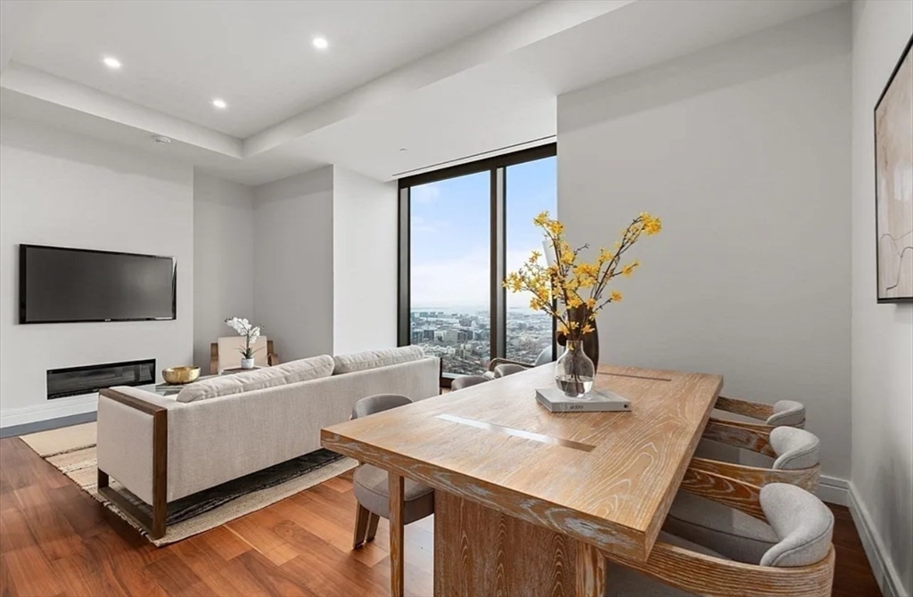 1 Dalton St 4703