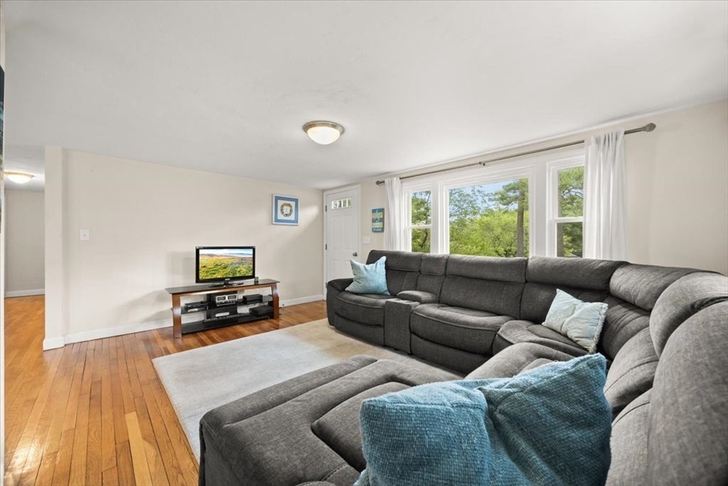 17 E Boundary Rd