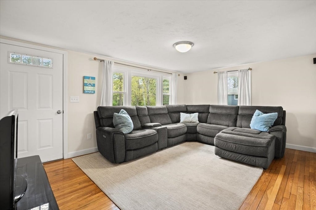 17 E Boundary Rd