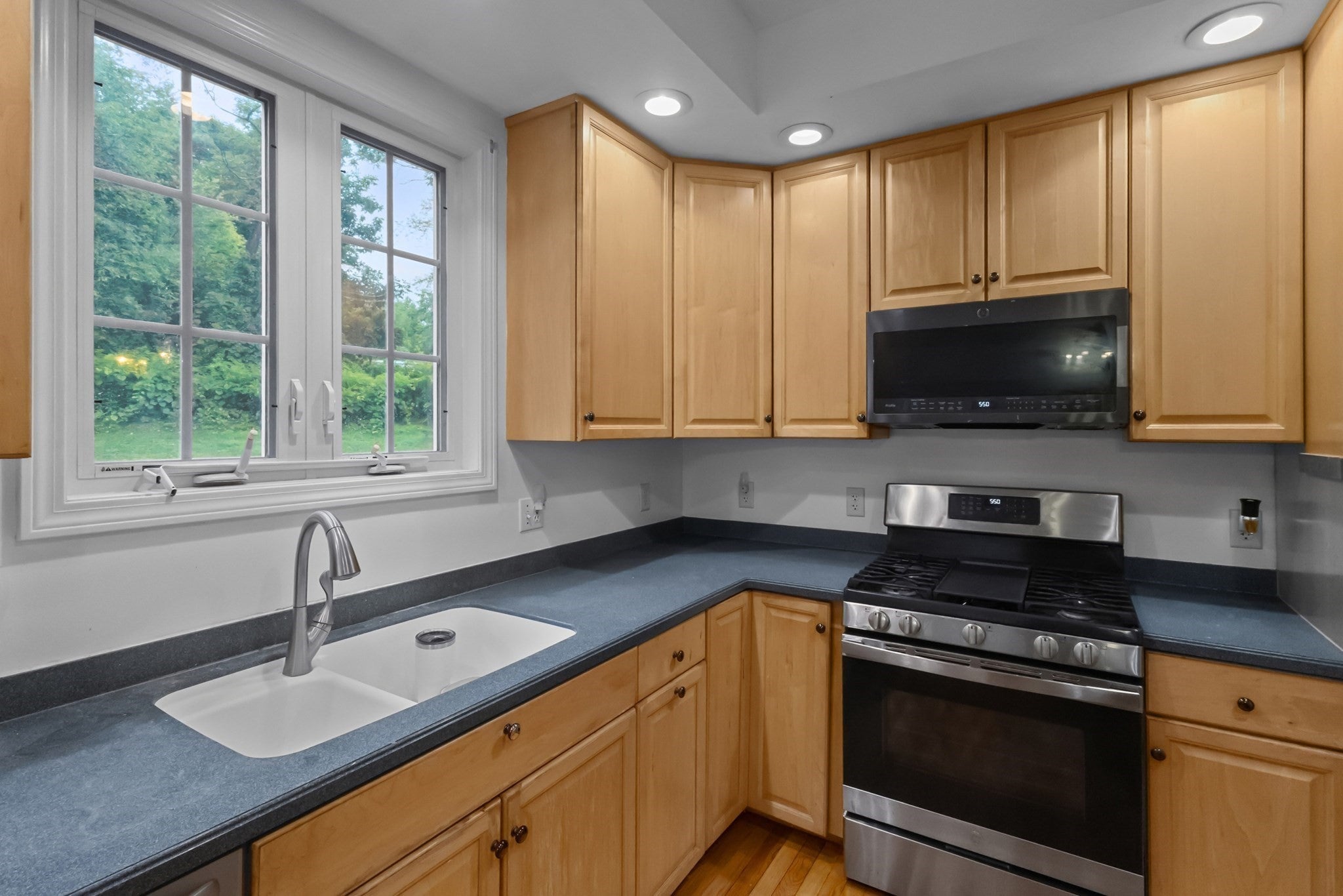 352 Grafton St, Shrewsbury, MA, 352 Grafton St, Shrewsbury, MA Photo #5