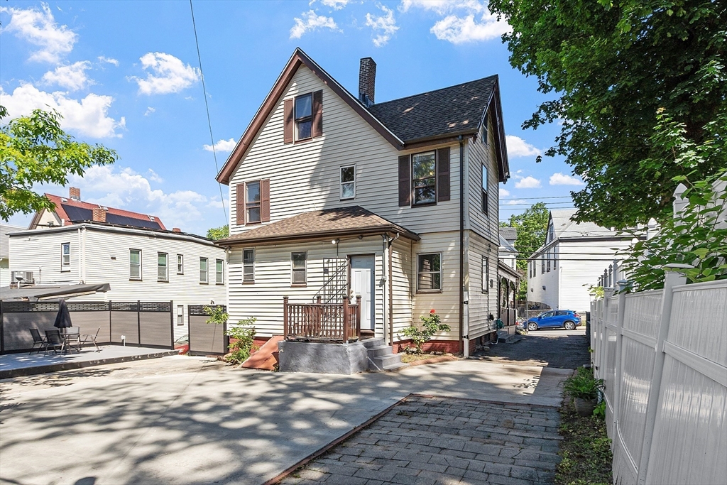 44 Evans St