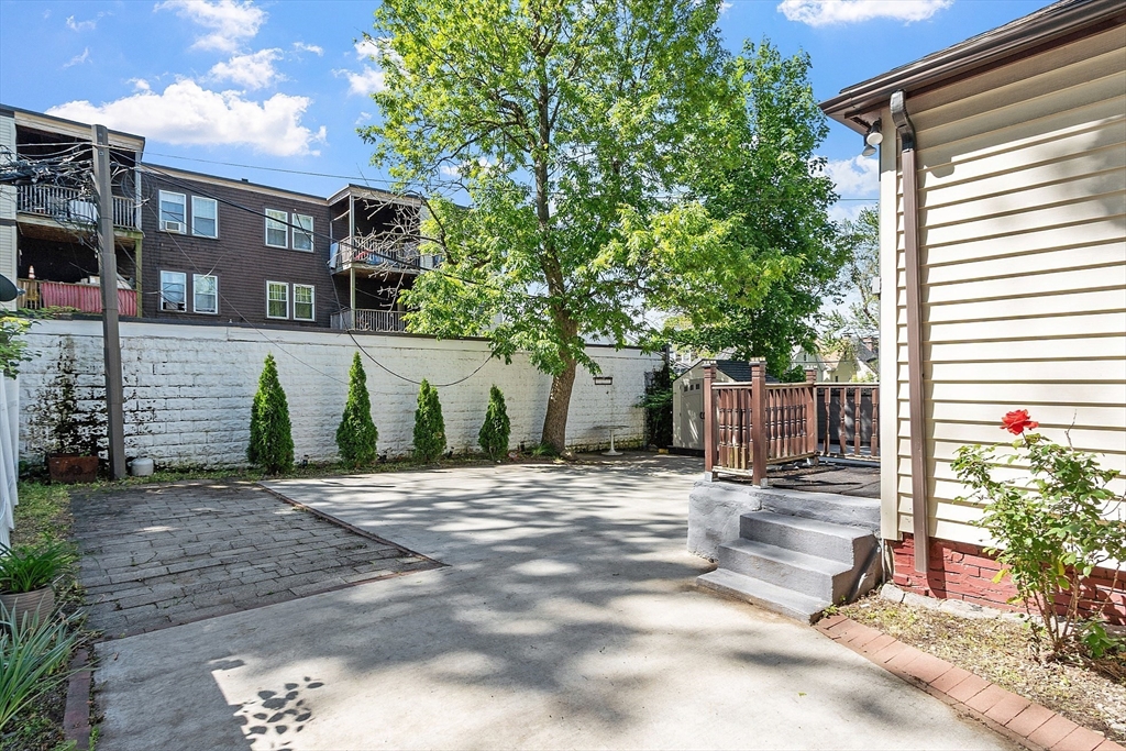 44 Evans St