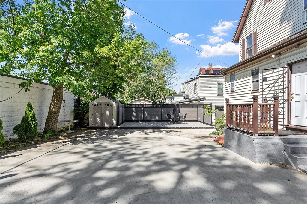 44 Evans St