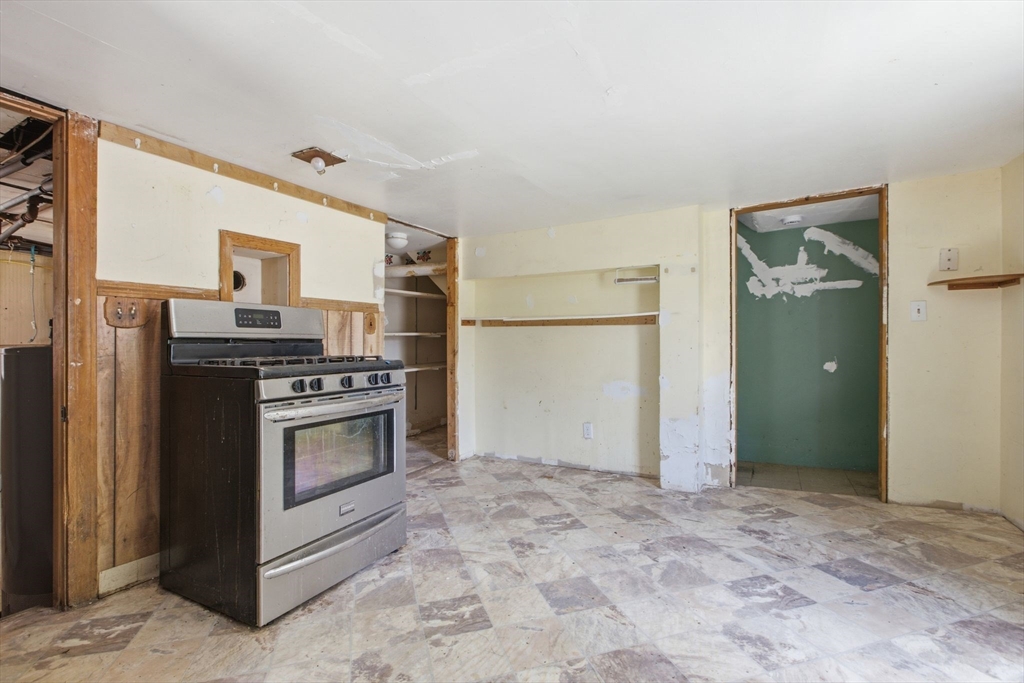 18 Prout St