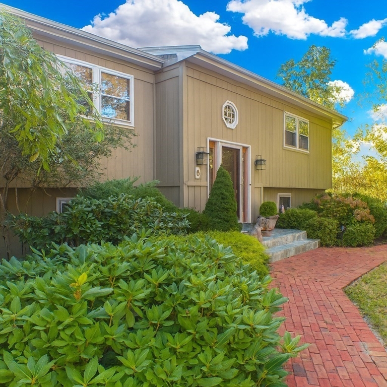 6 Gary Dr