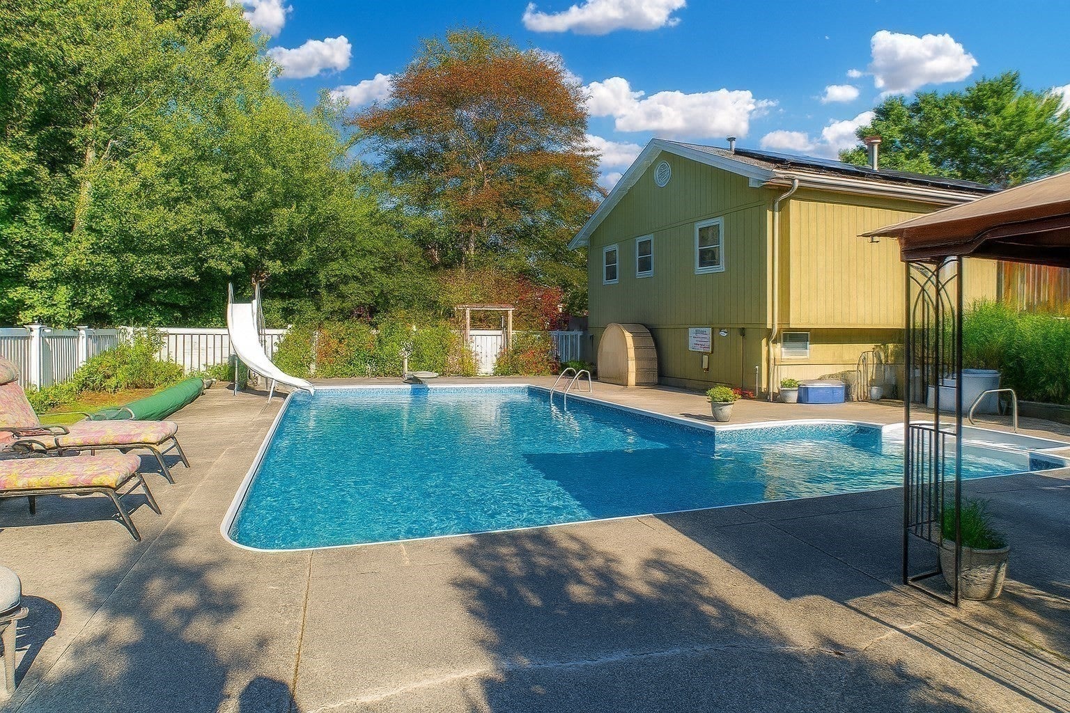6 Gary Dr