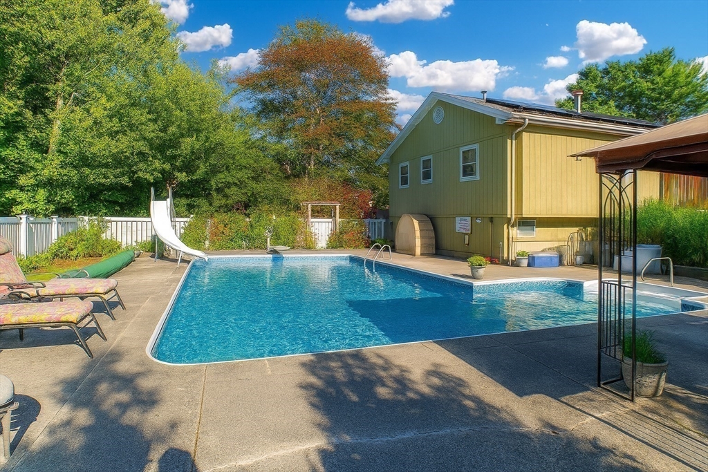 6 Gary Dr