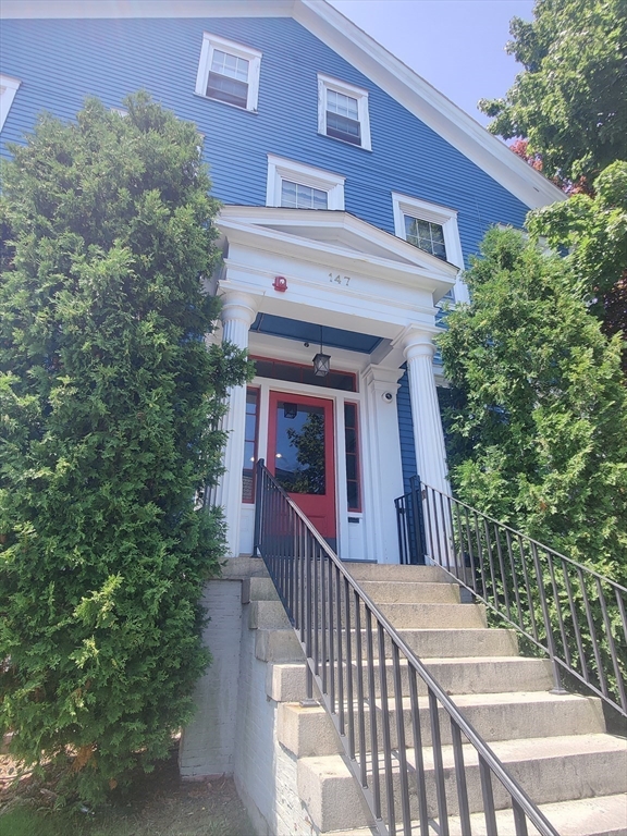 147 8th St