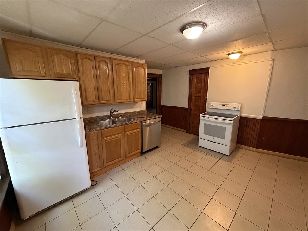 Click for 14 Perkins Street #2, Worcester, MA slideshow Click for 14 Perkins Street #2, Worcester, MA slideshow