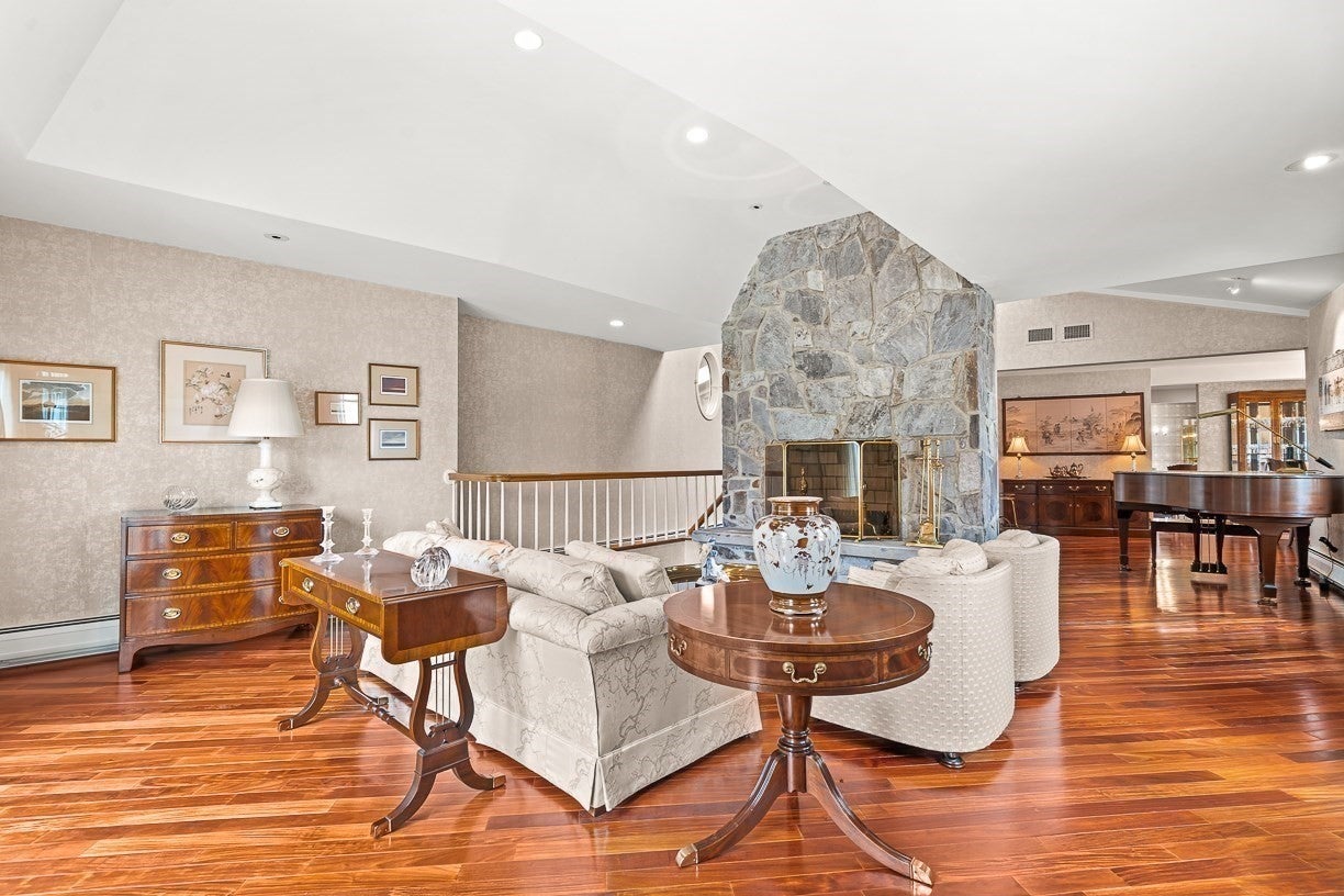 17 Trinity Road, Winchester, MA Photo #8