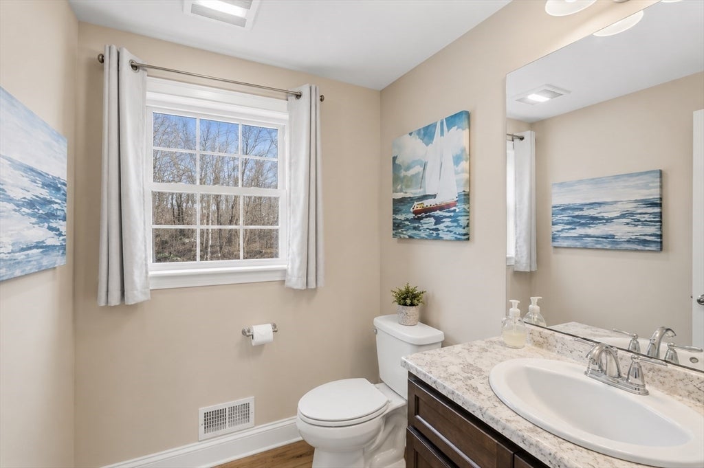 97 Timber Ridge Dr, Milford, NH Photo #11