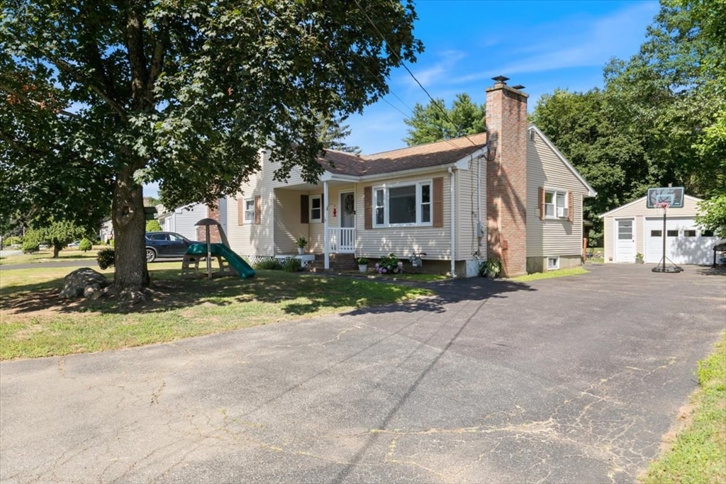 3 Cedarwood Ln