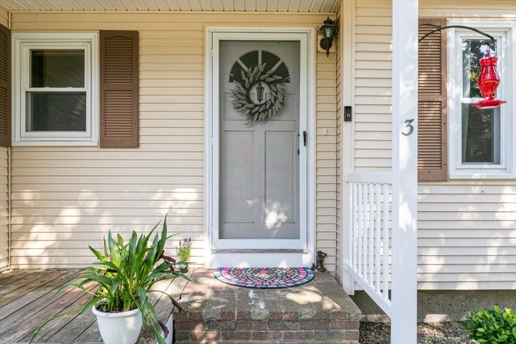 3 Cedarwood Ln