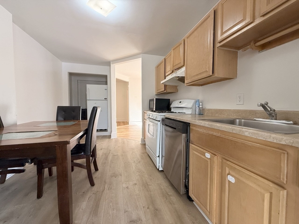 9-11 Richardson St 3