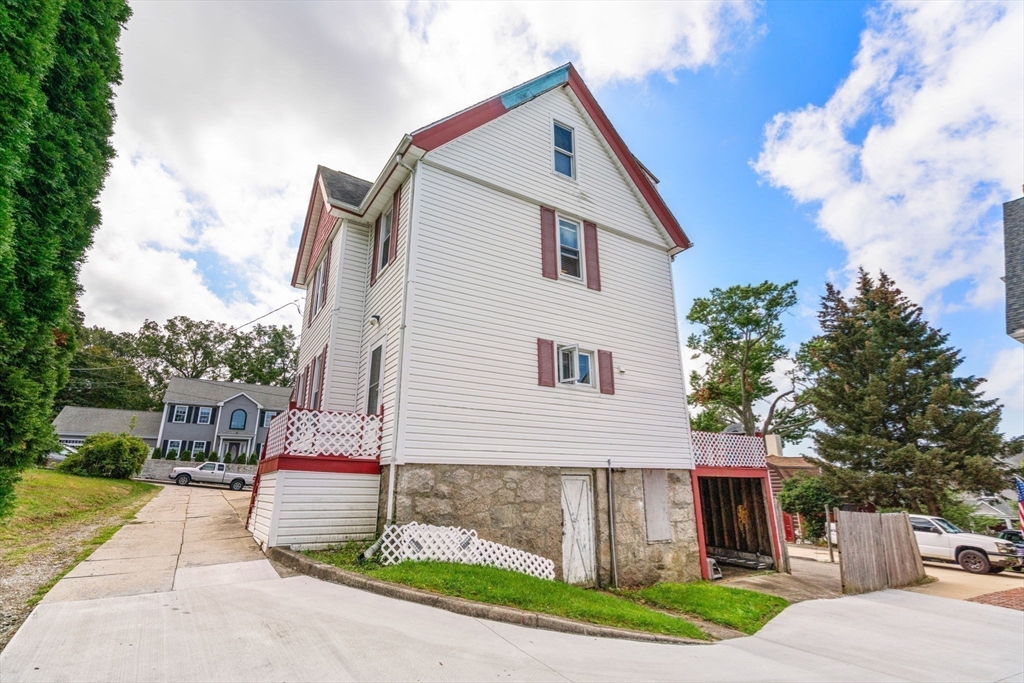 116 French St