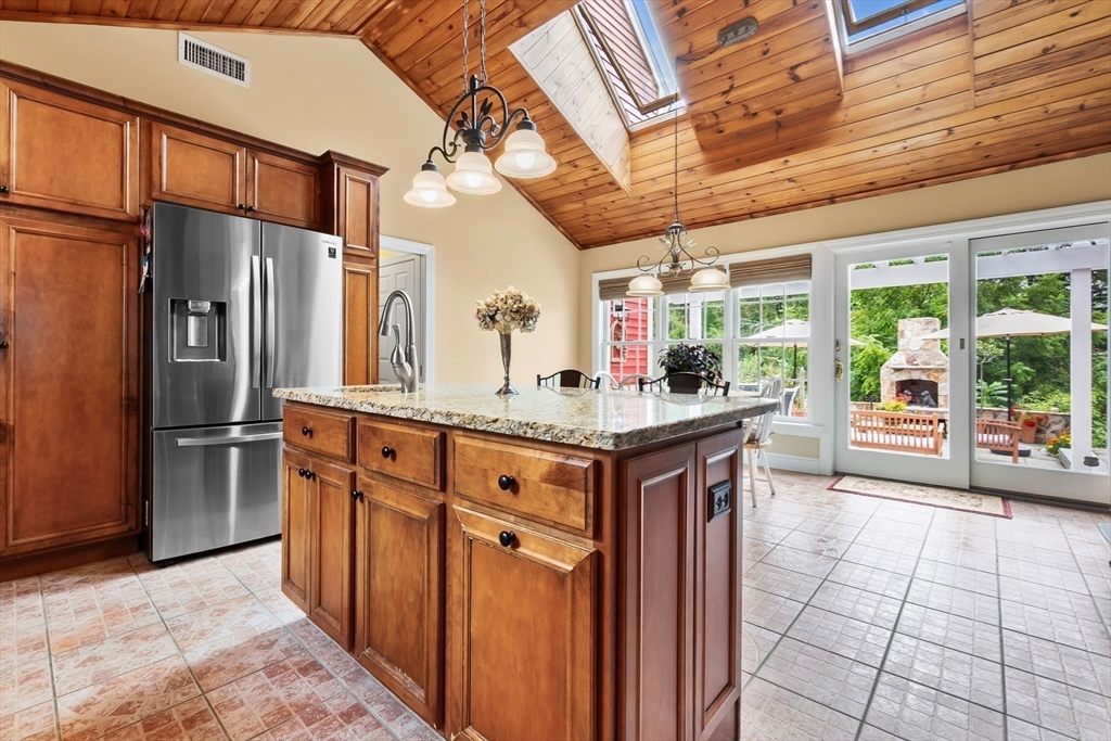 48 Little Pond Rd