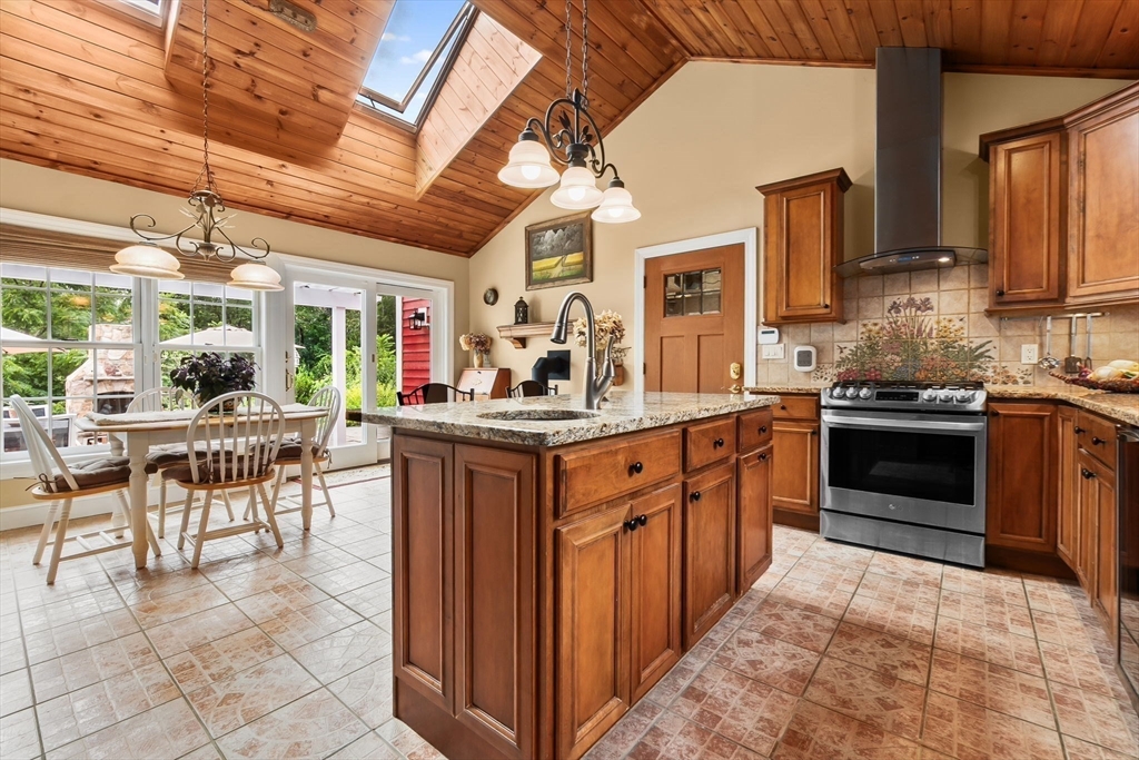 48 Little Pond Rd