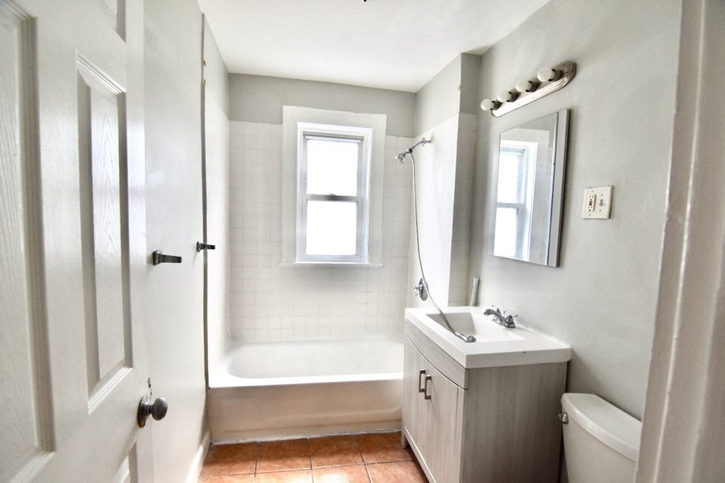 42 Colonial Ave #2, Boston, MA Photo #12