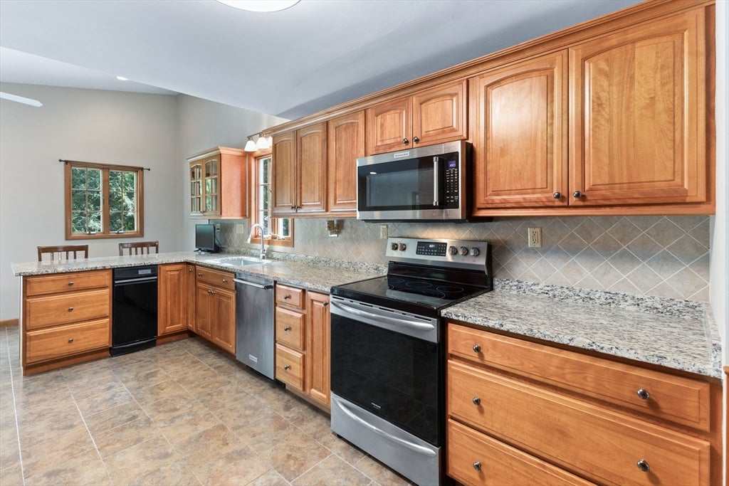99 Keene St, Brockton, MA Photo #27