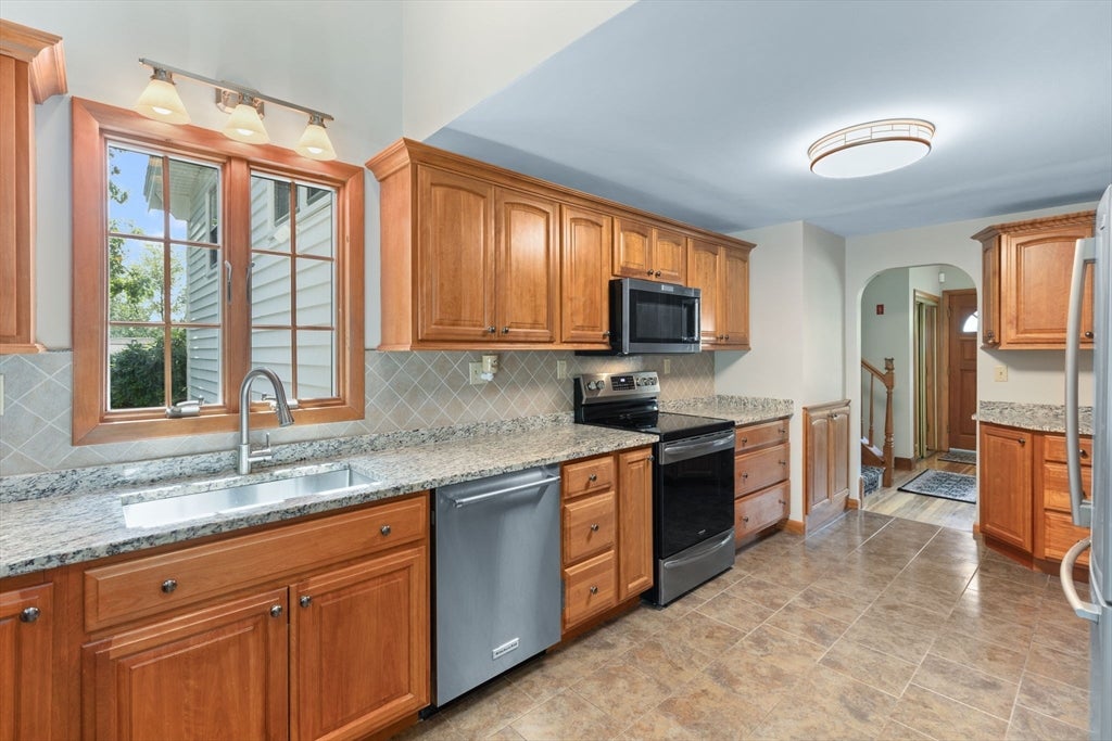 99 Keene St, Brockton, MA Photo #24