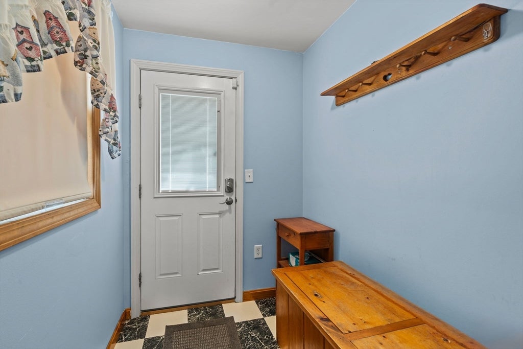 14 Richard Cir, Woburn, MA Photo #21