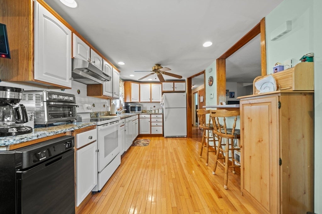 14 Richard Cir, Woburn, MA Photo #16