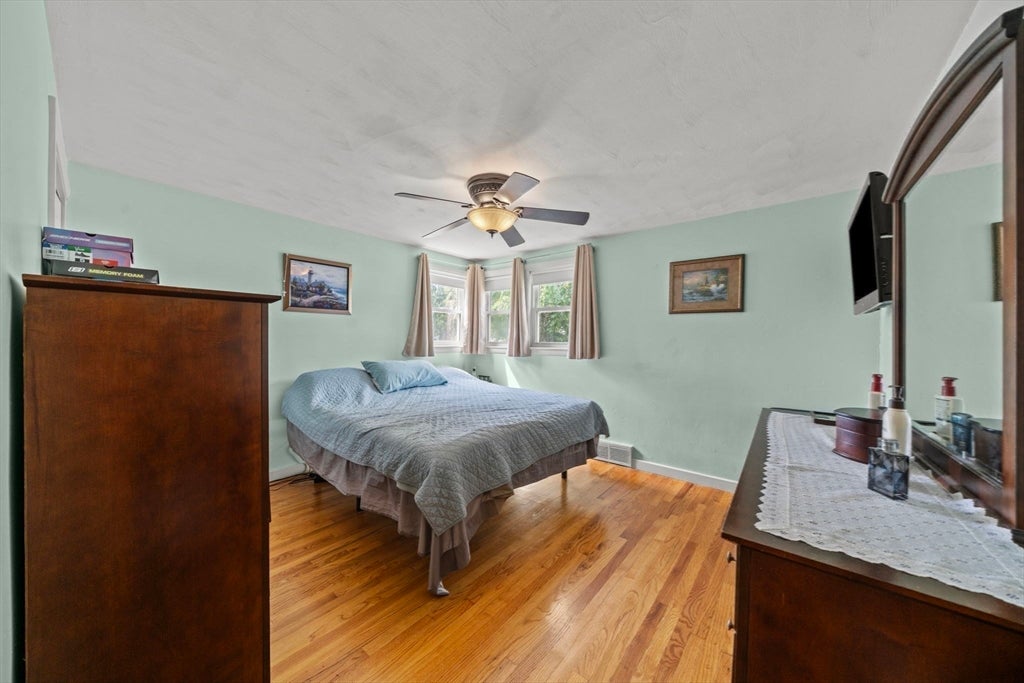 14 Richard Cir, Woburn, MA Photo #22