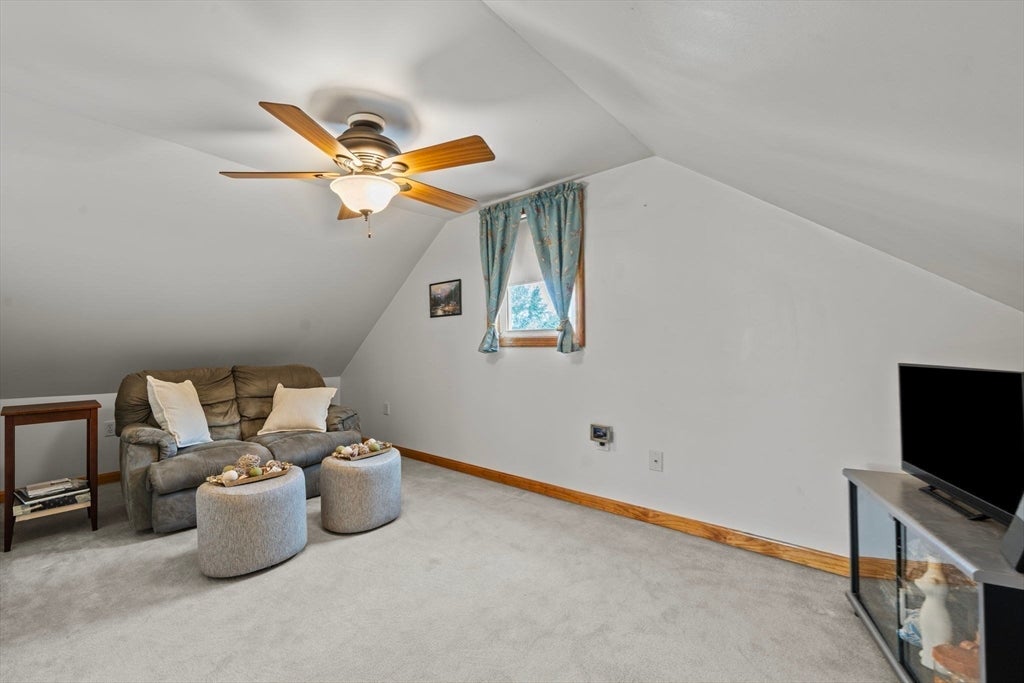 14 Richard Cir, Woburn, MA Photo #31
