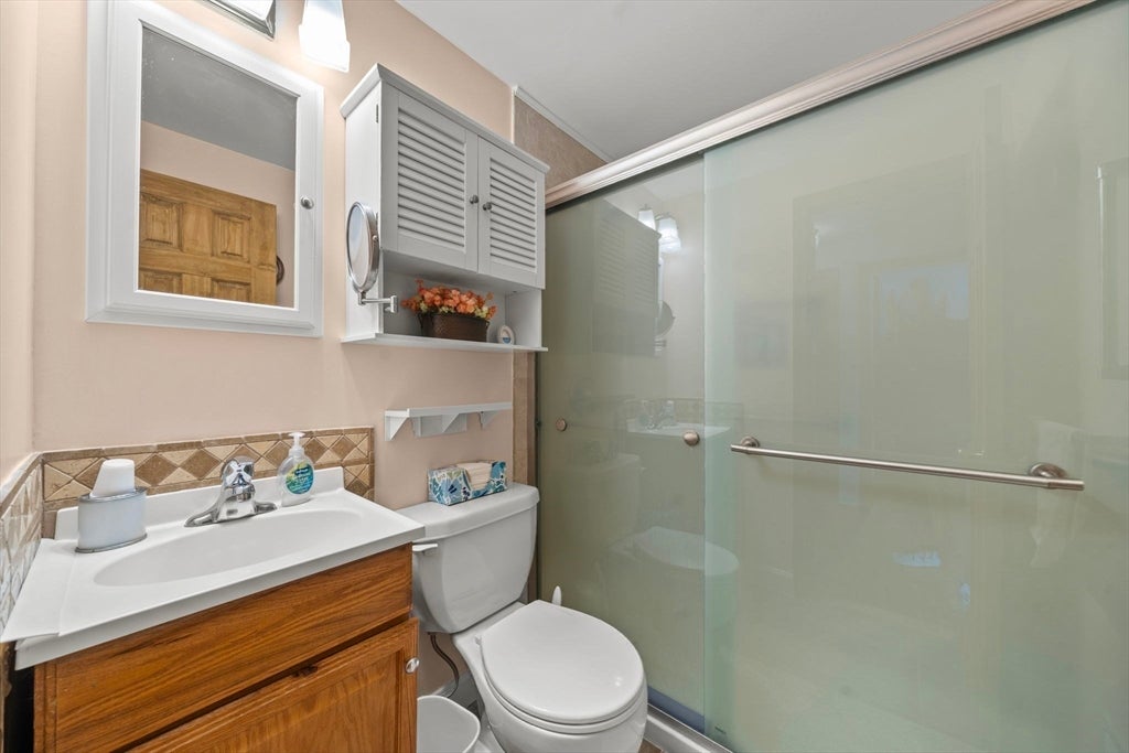 14 Richard Cir, Woburn, MA Photo #27