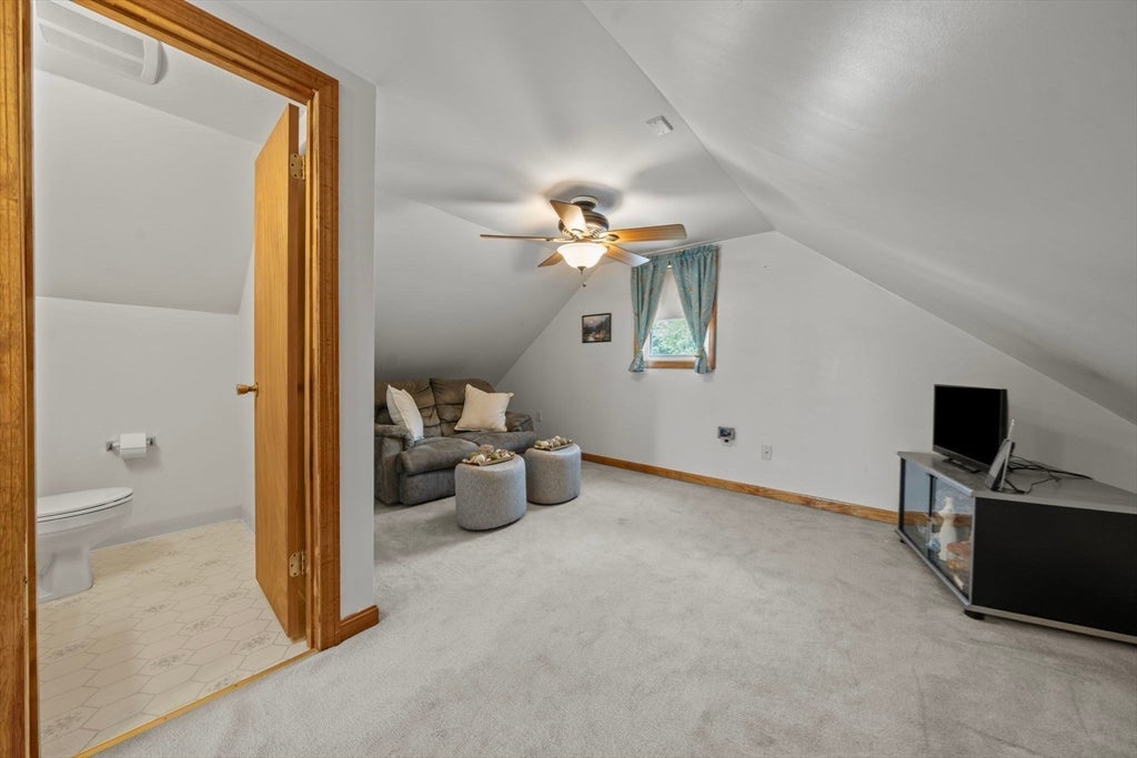 14 Richard Cir, Woburn, MA Photo #33