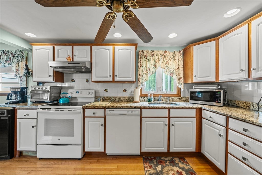 14 Richard Cir, Woburn, MA Photo #18