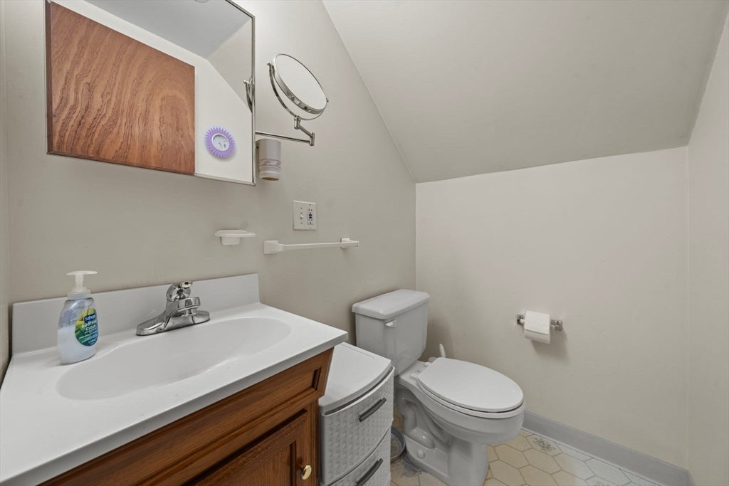 14 Richard Cir, Woburn, MA Photo #34