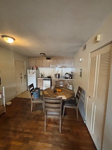 800 Hyde Park Ave 30