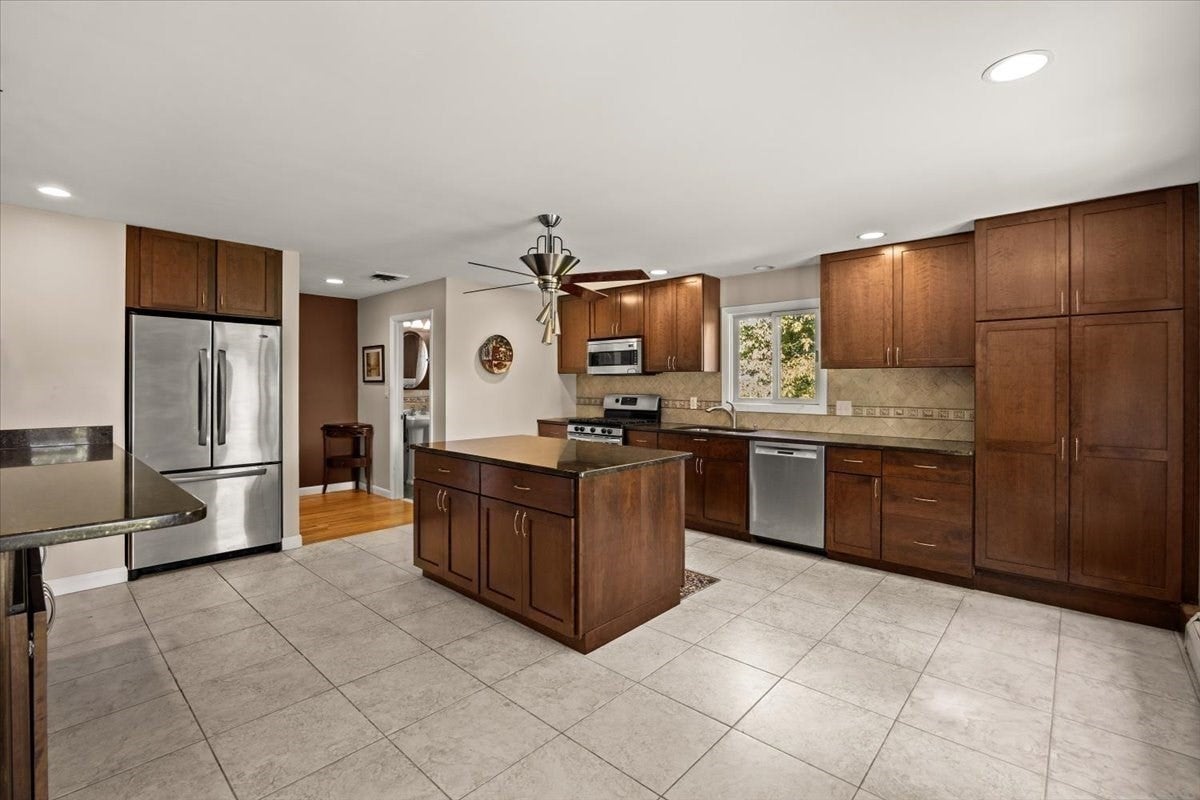 30 Bassett Rd, Brockton, MA, 30 Bassett Rd, Brockton, MA Photo #4