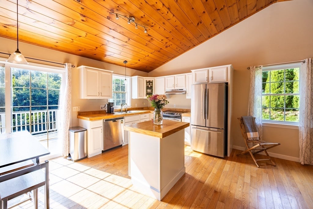 17 Atwater Pl, West Brookfield, MA Photo #5
