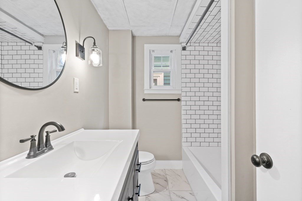 53 Falcon St #53, Boston, MA Photo #4